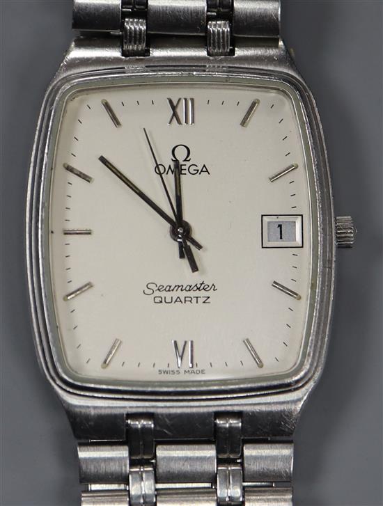 A gentlemans stainless steel Omega Seamaster quartz wrist watch, on Omega bracelet.